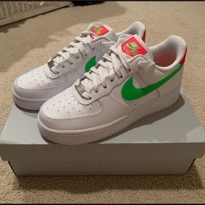 Nike Air Force 1 ‘07 LV8 Laser Crimson/ Green